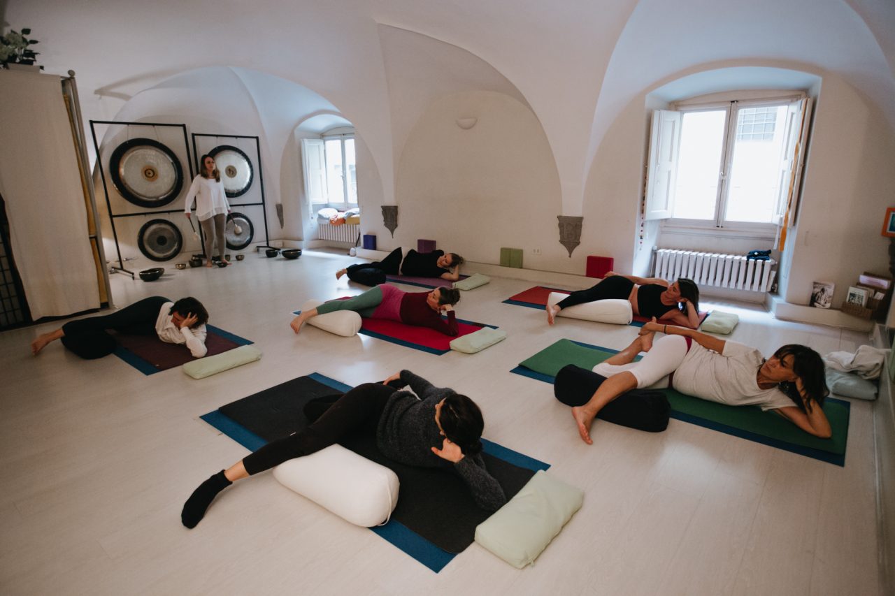 Yoga-in-centro-ph-Ilaria-Costanzo-9747-1280x853.jpg